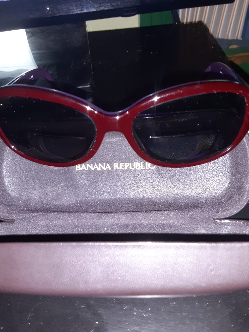 Banana Republic Women's Oval Sunglasses in Burgundy and Black